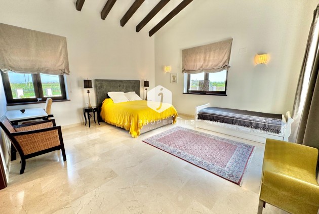 Tweedehands - Villa -
Dolores - Comunidad Valenciana