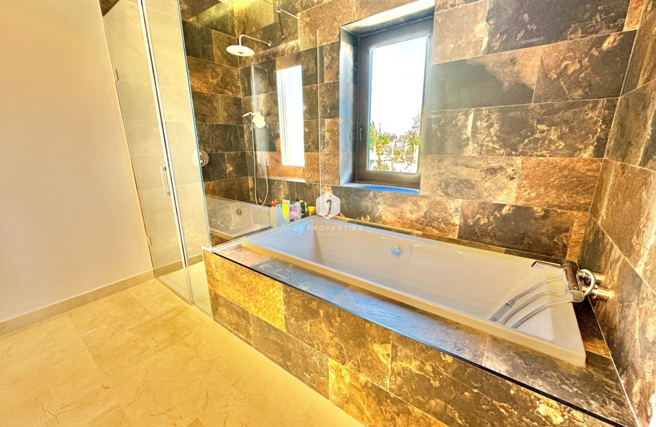 Tweedehands - Villa -
Dolores - Comunidad Valenciana