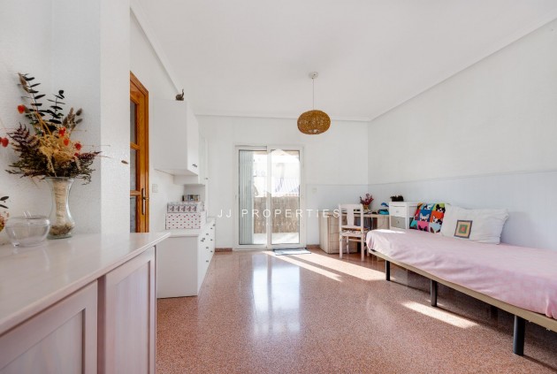 Tweedehands - Appartement / flat -
Torrevieja - Costa Blanca