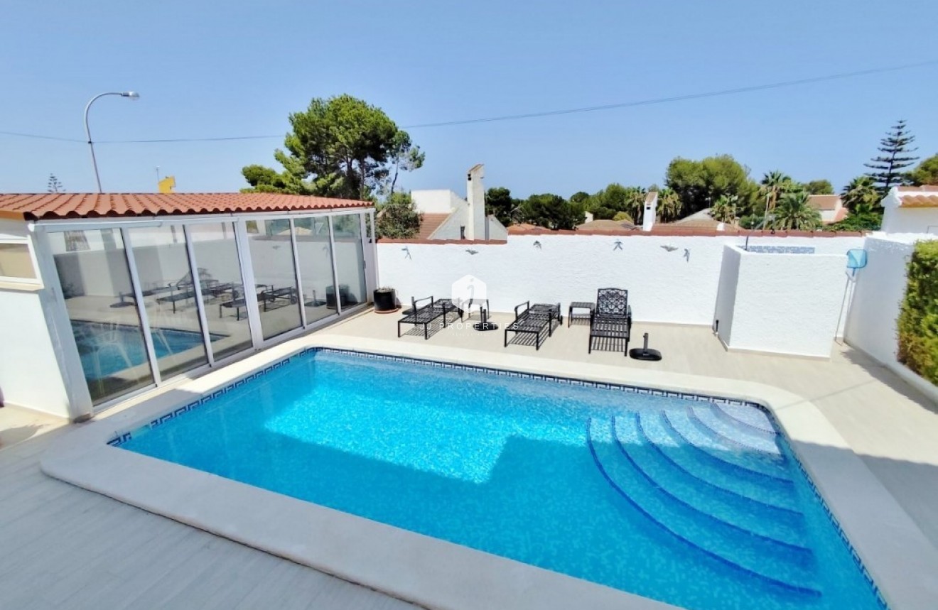 Tweedehands - Villa -
San Miguel de Salinas - Inland