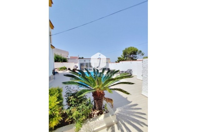 Tweedehands - Villa -
San Miguel de Salinas - Inland