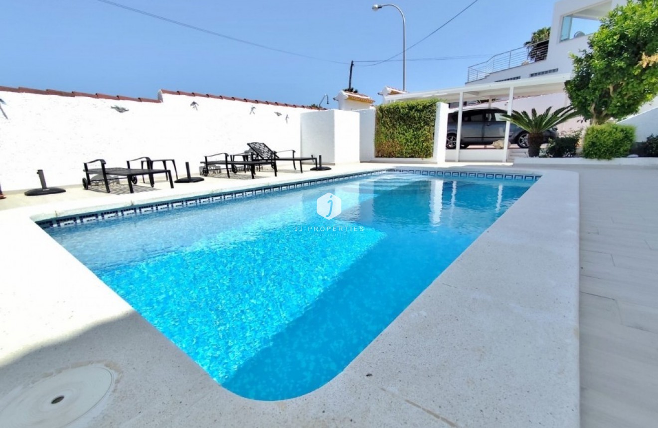 Tweedehands - Villa -
San Miguel de Salinas - Inland