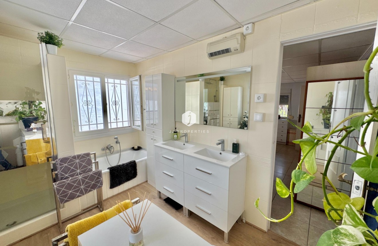 Tweedehands - Villa -
Dolores - Comunidad Valenciana