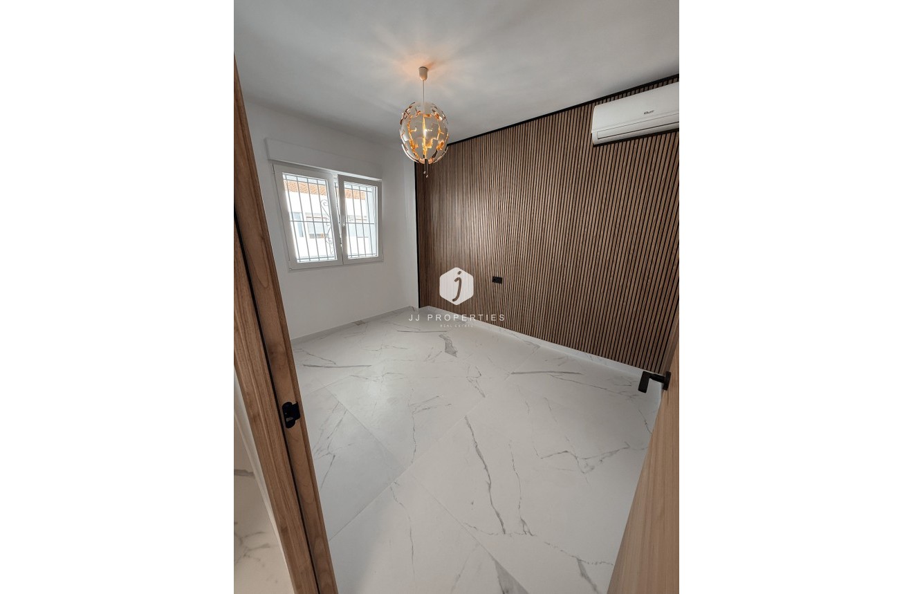 Tweedehands - Appartement / flat -
Torrevieja - Costa Blanca