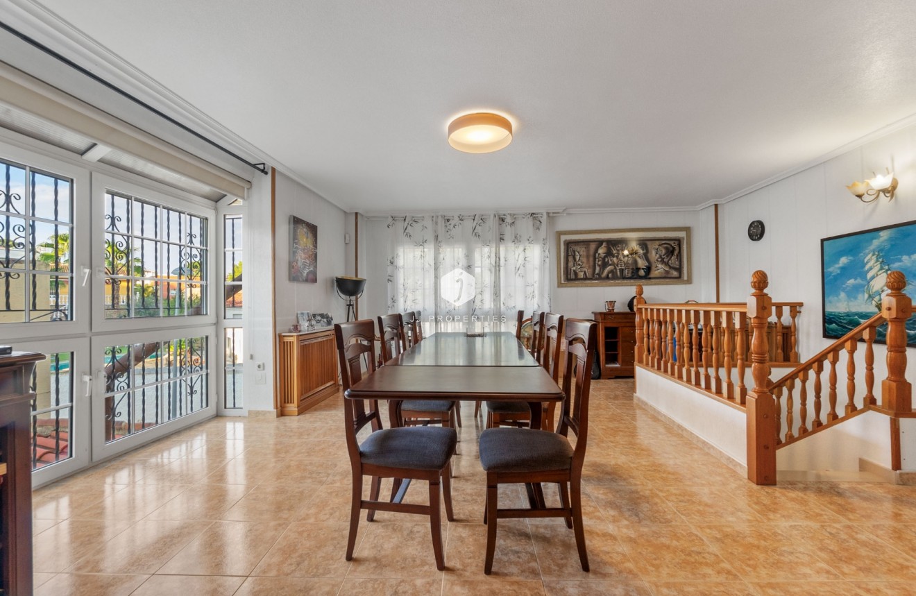 Tweedehands - Chalet -
Torrevieja - Los balcones