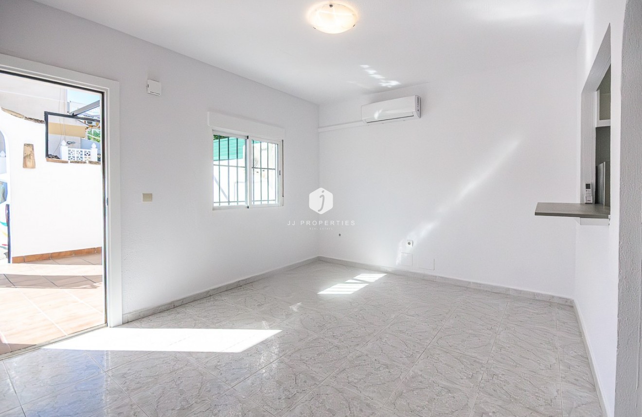 Tweedehands - Villa -
San Miguel de Salinas - Inland