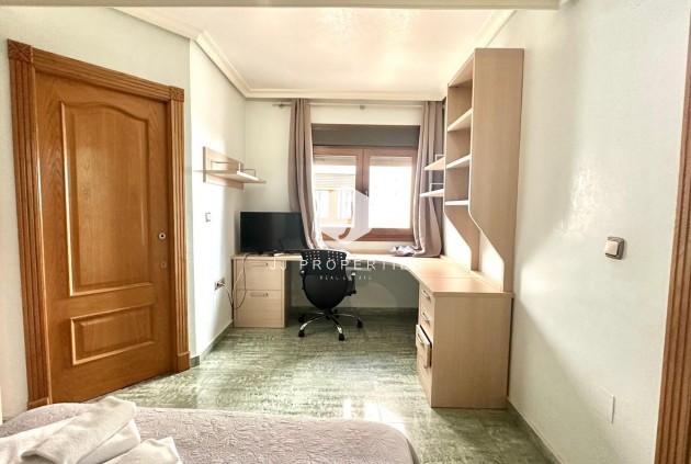 Z drugiej ręki - Daszek -
Torrevieja