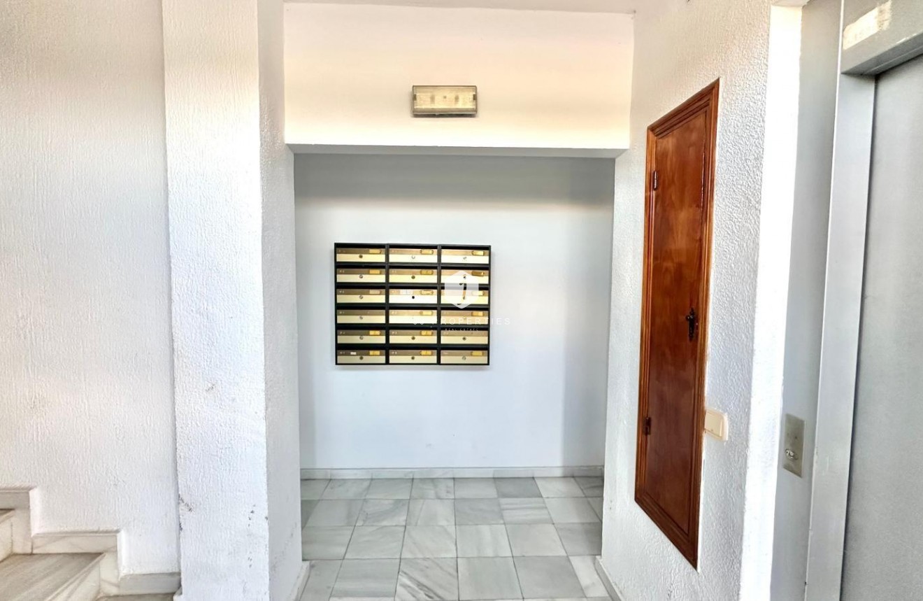 Tweedehands - Appartement / flat -
Torrevieja - aguas nuevas