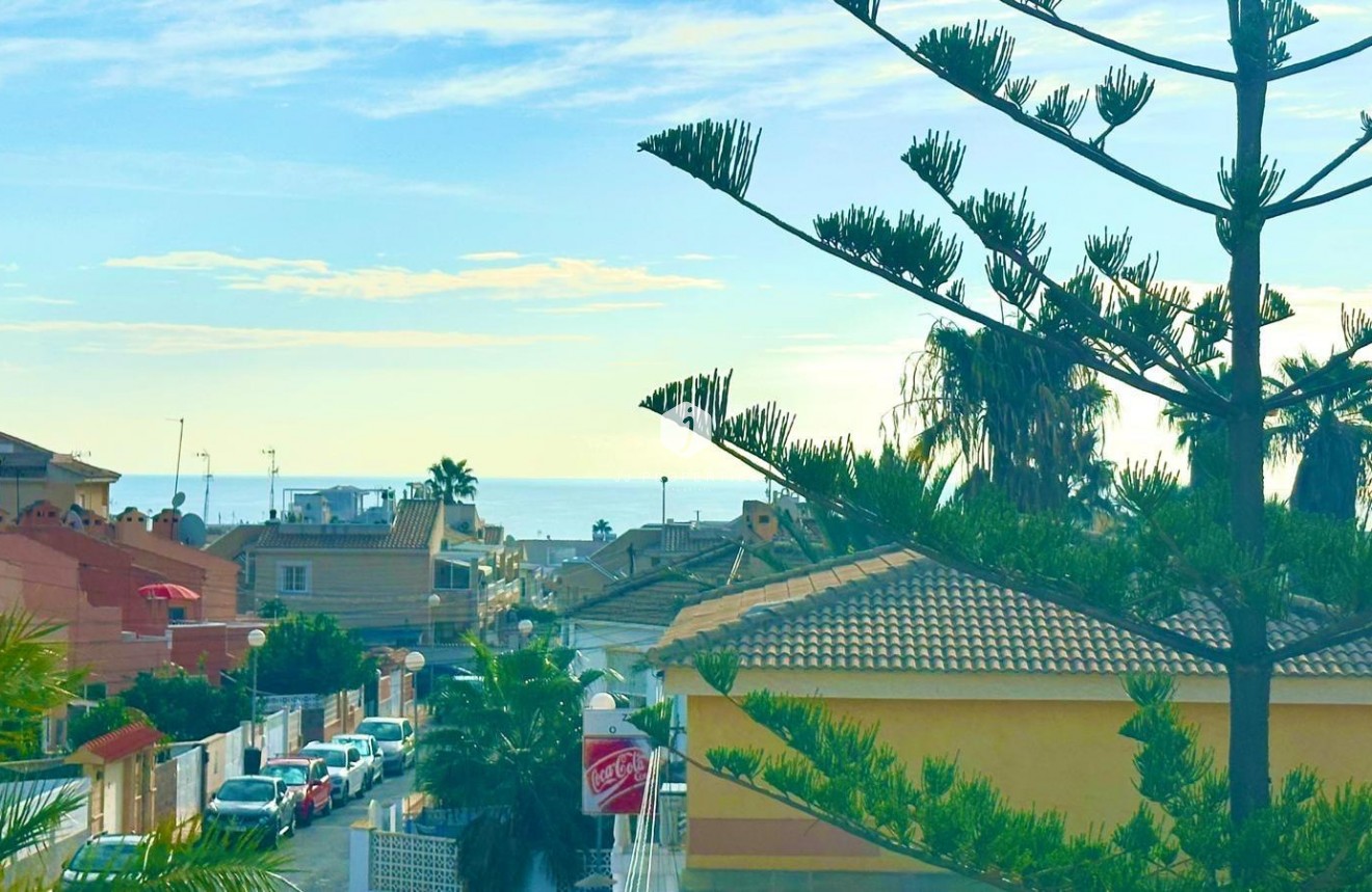 Tweedehands - Appartement / flat -
Torrevieja - aguas nuevas