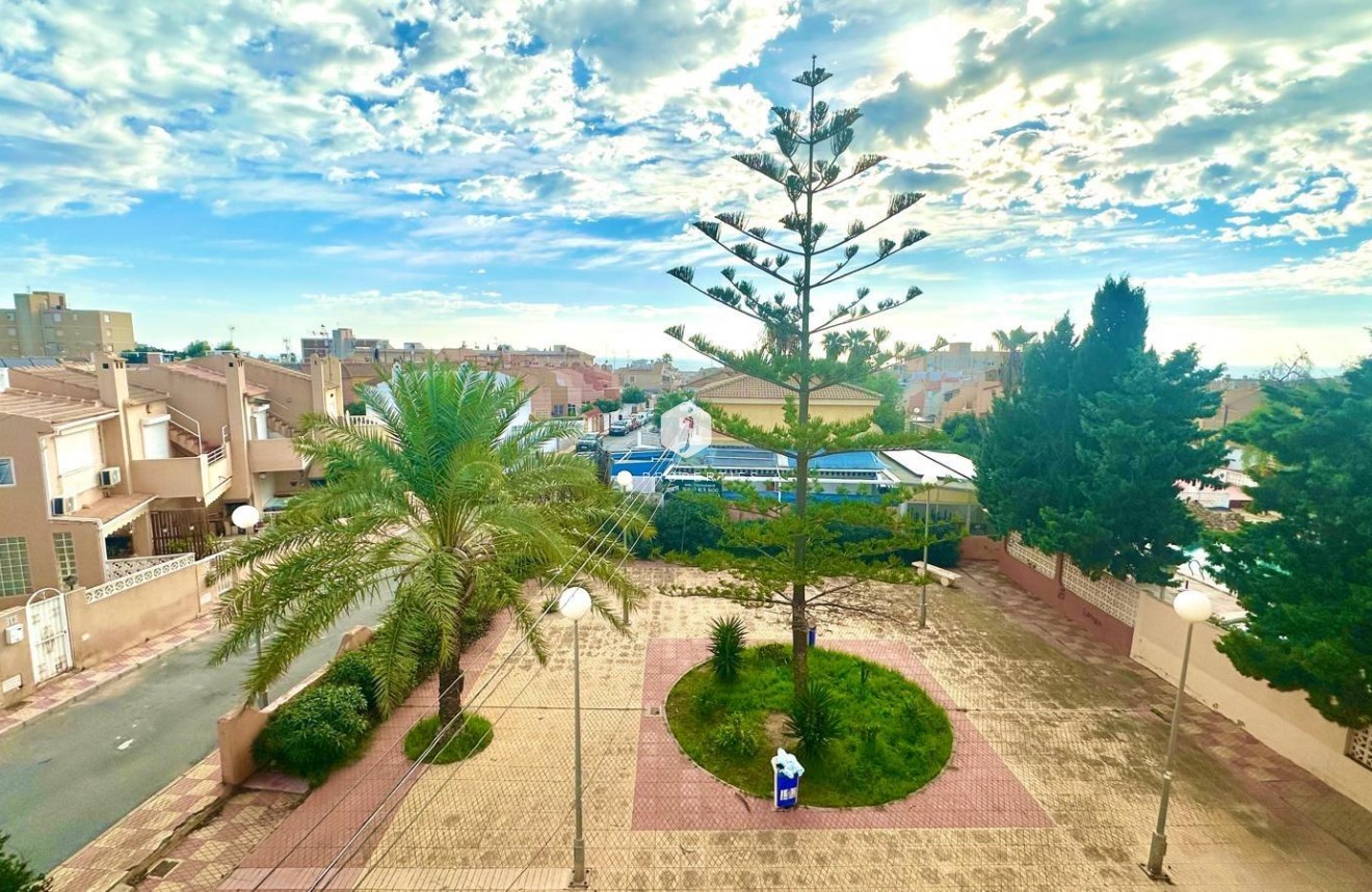 Tweedehands - Appartement / flat -
Torrevieja - aguas nuevas