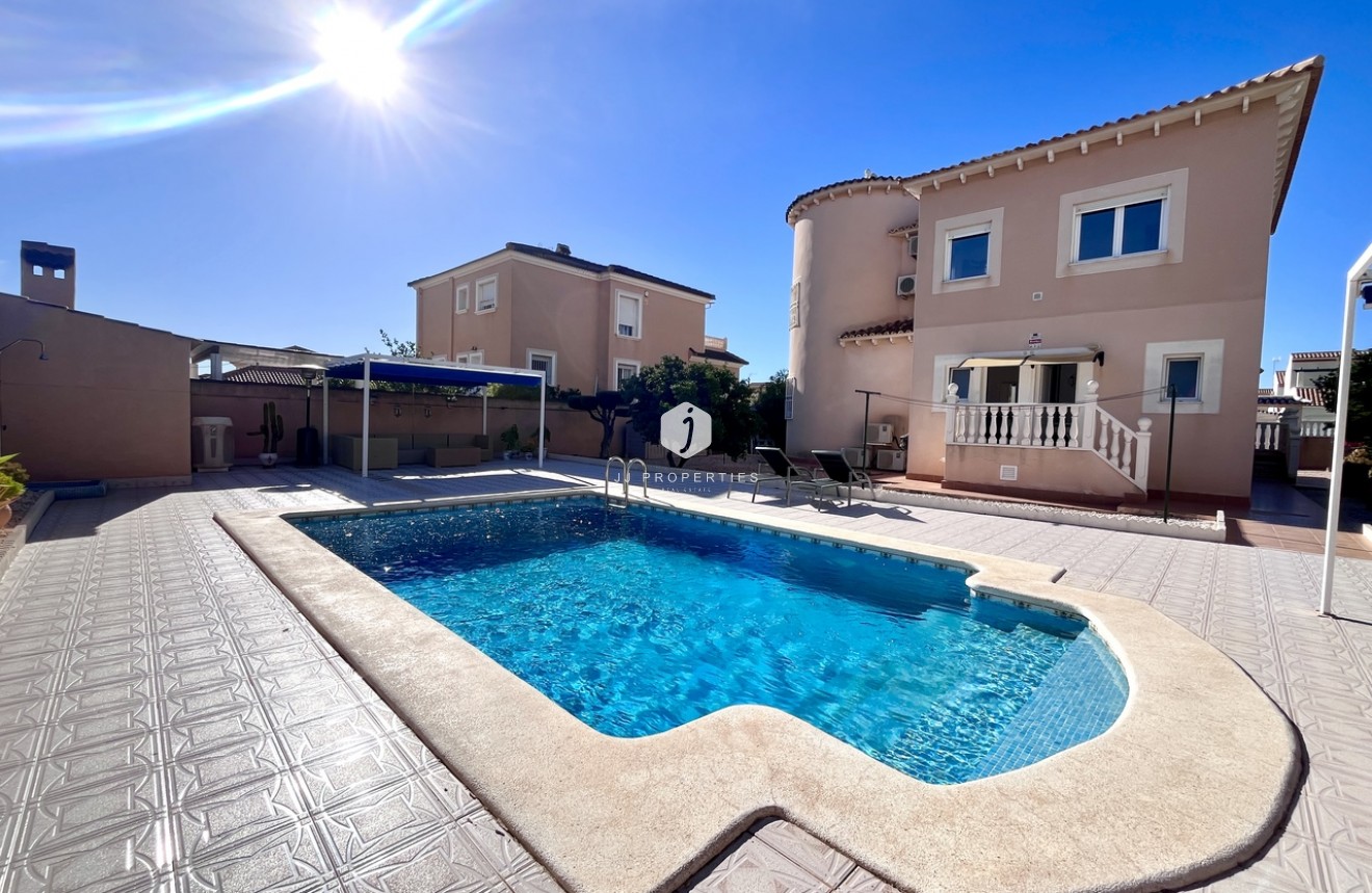 Tweedehands - Villa -
La Zenia - Costa Blanca