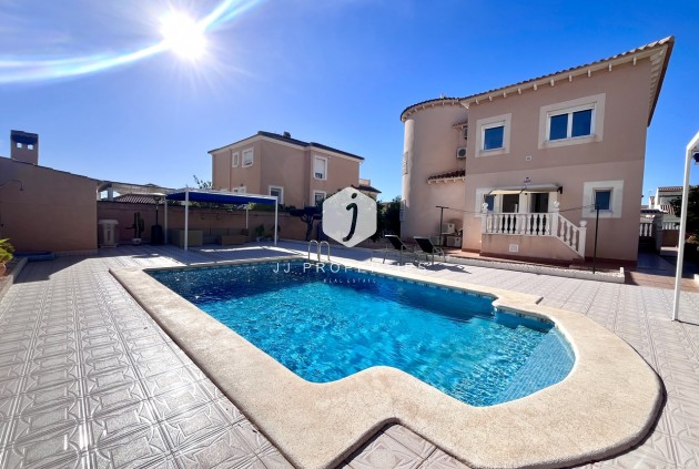 Tweedehands - Villa -
La Zenia - Costa Blanca