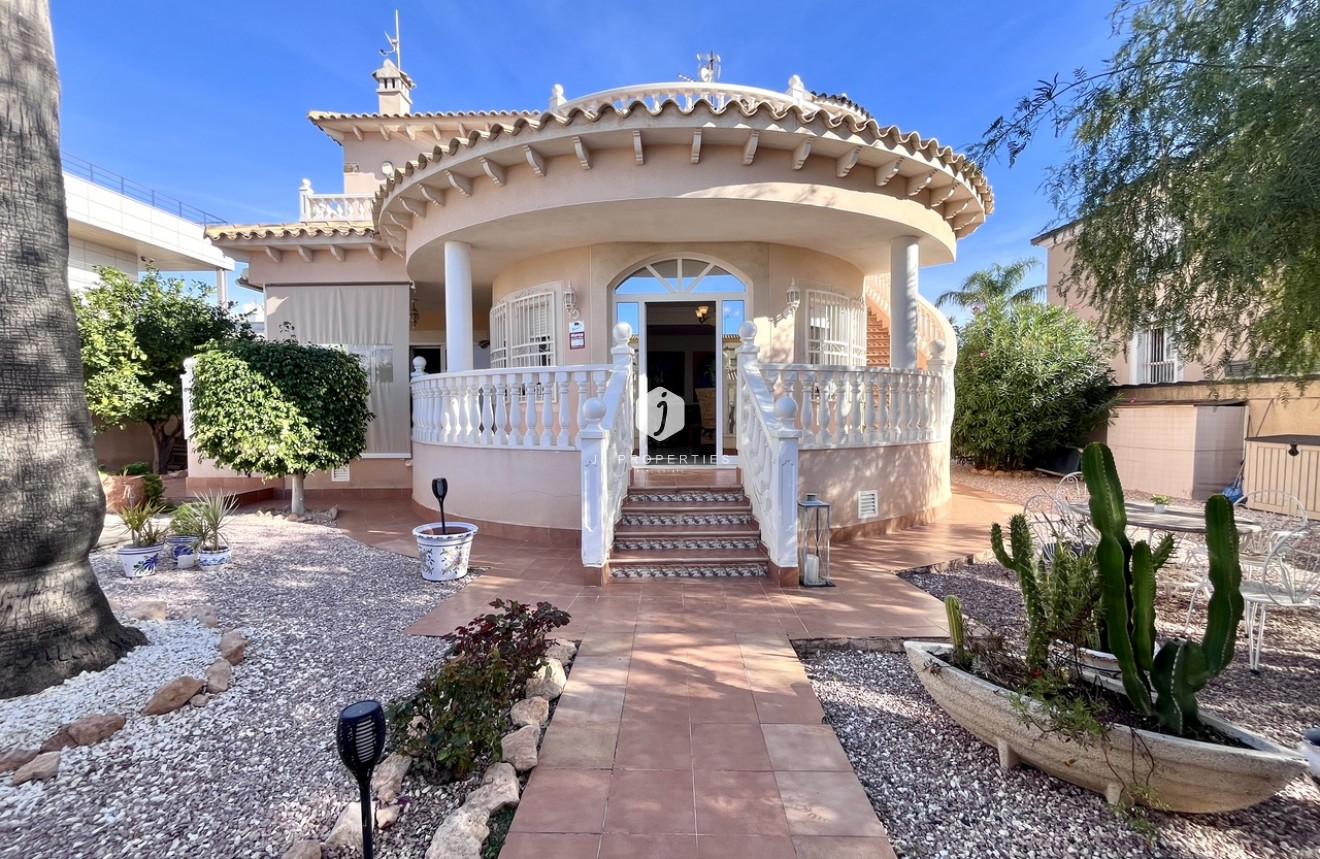 Tweedehands - Villa -
La Zenia - Costa Blanca