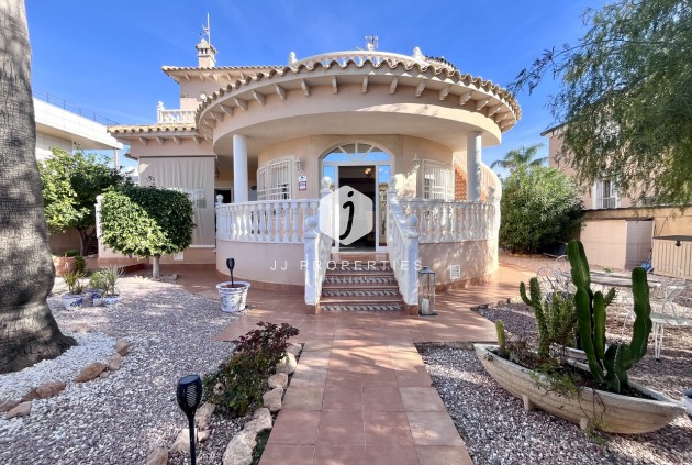 Tweedehands - Villa -
La Zenia - Costa Blanca