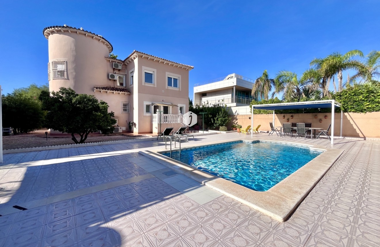 Tweedehands - Villa -
La Zenia - Costa Blanca