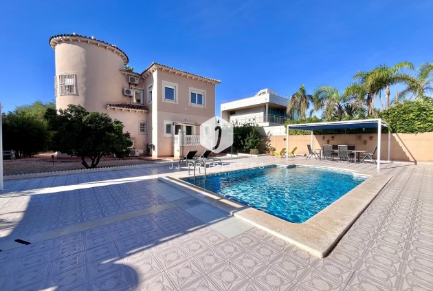 Tweedehands - Villa -
La Zenia - Costa Blanca