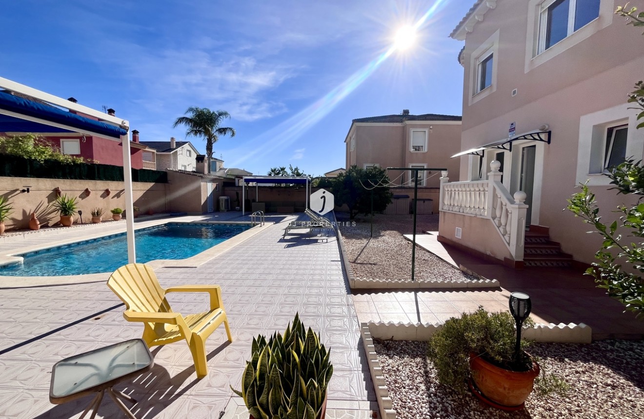 Tweedehands - Villa -
La Zenia - Costa Blanca