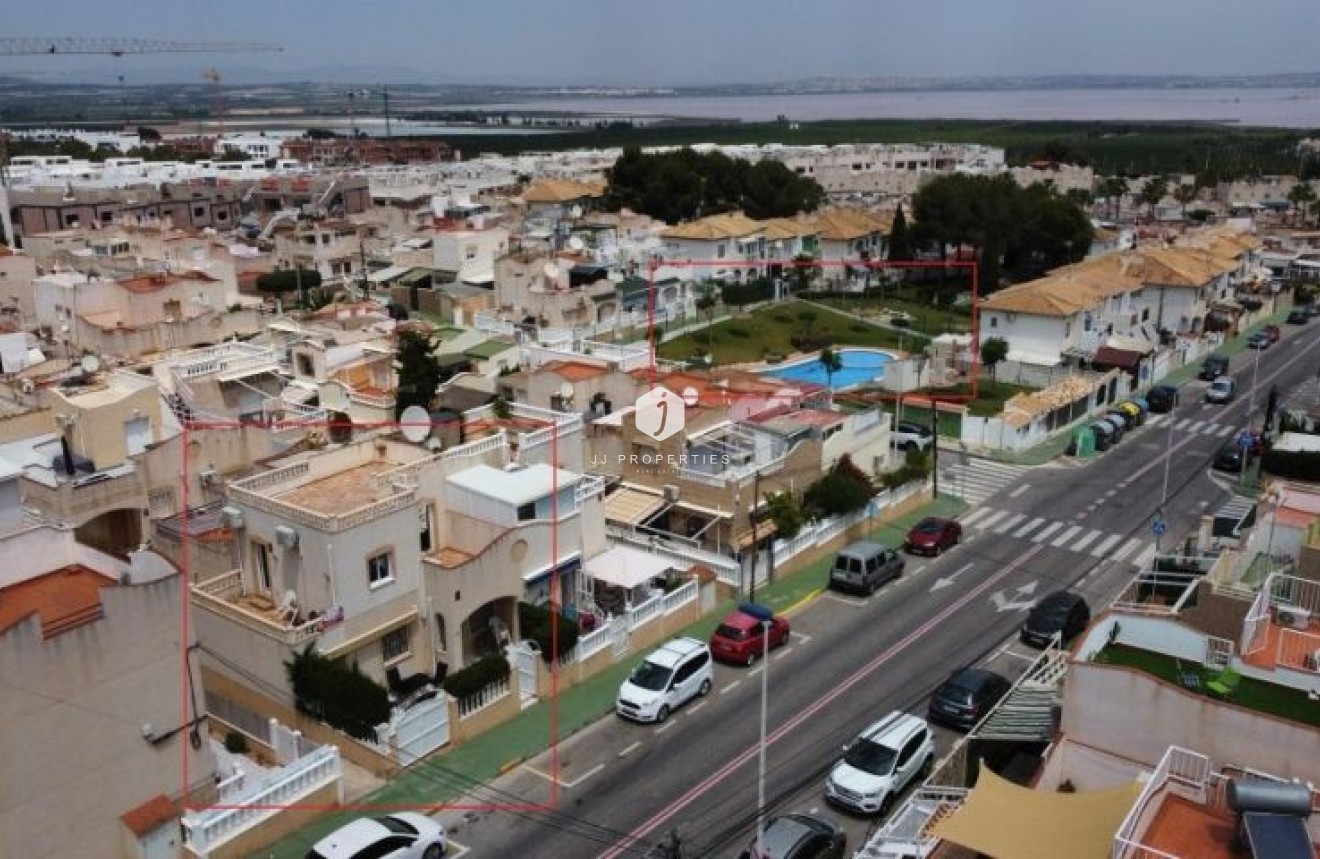Tweedehands - duplex -
Torrevieja - Costa Blanca