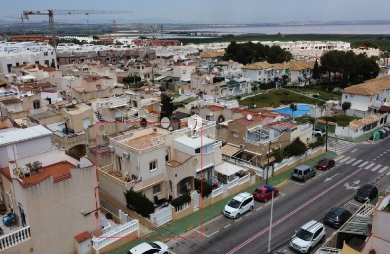 Tweedehands - duplex -
Torrevieja - Costa Blanca