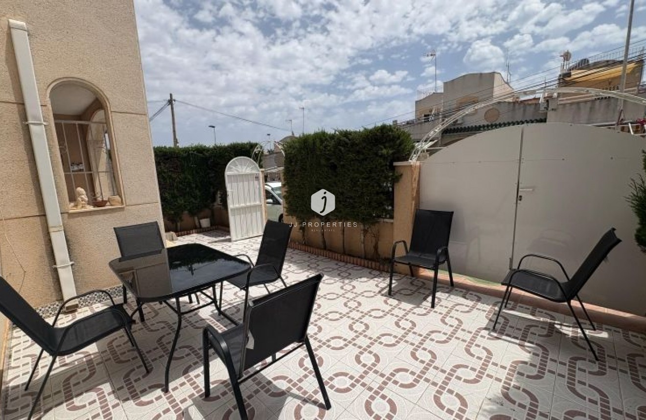 Tweedehands - duplex -
Torrevieja - Costa Blanca