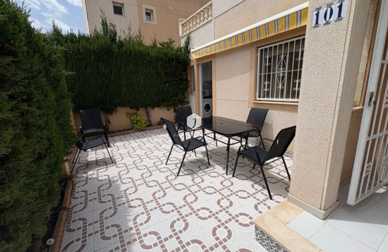 Tweedehands - duplex -
Torrevieja - Costa Blanca