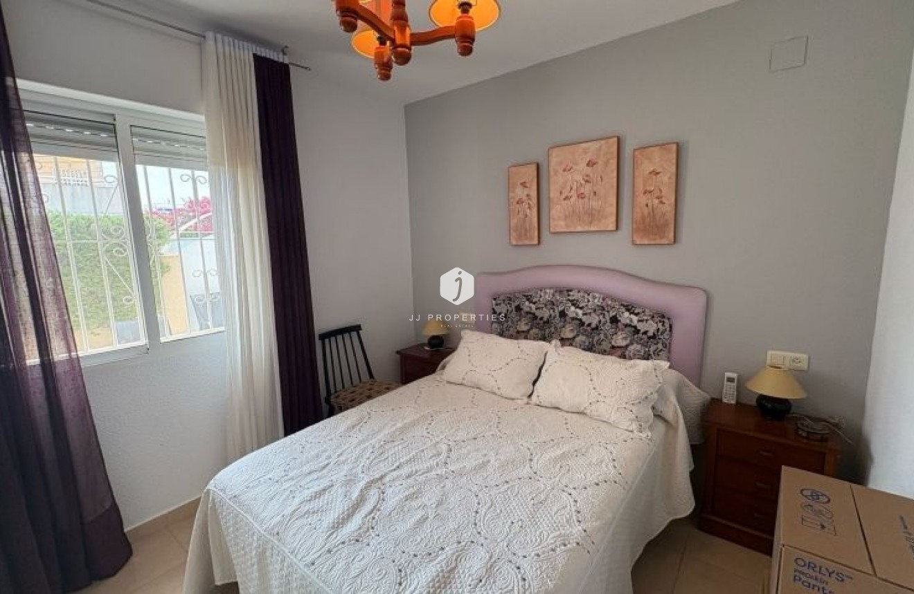 Tweedehands - duplex -
Torrevieja - Costa Blanca