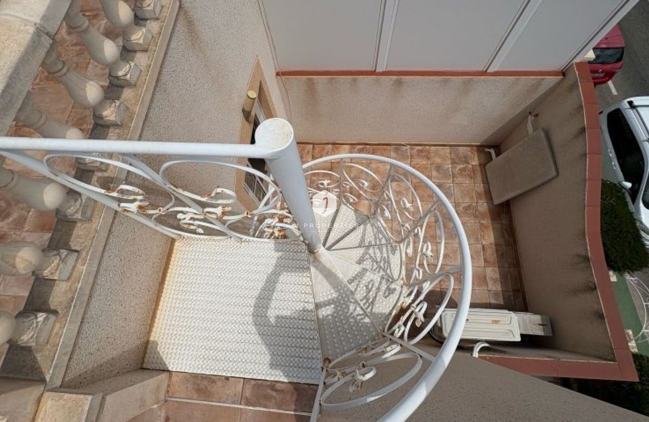 Tweedehands - duplex -
Torrevieja - Costa Blanca