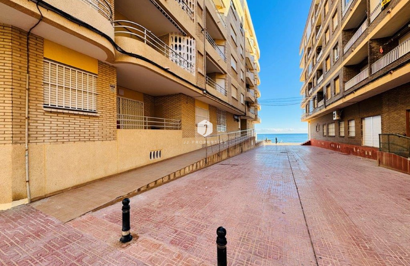 Tweedehands - Appartement / flat -
La Mata - Costa Blanca