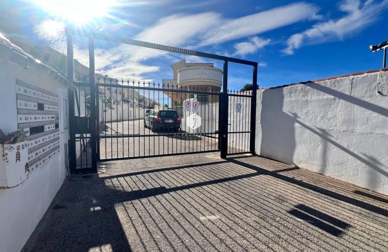 Tweedehands - Chalet -
Orihuela Costa - Los Almendros-la Florida