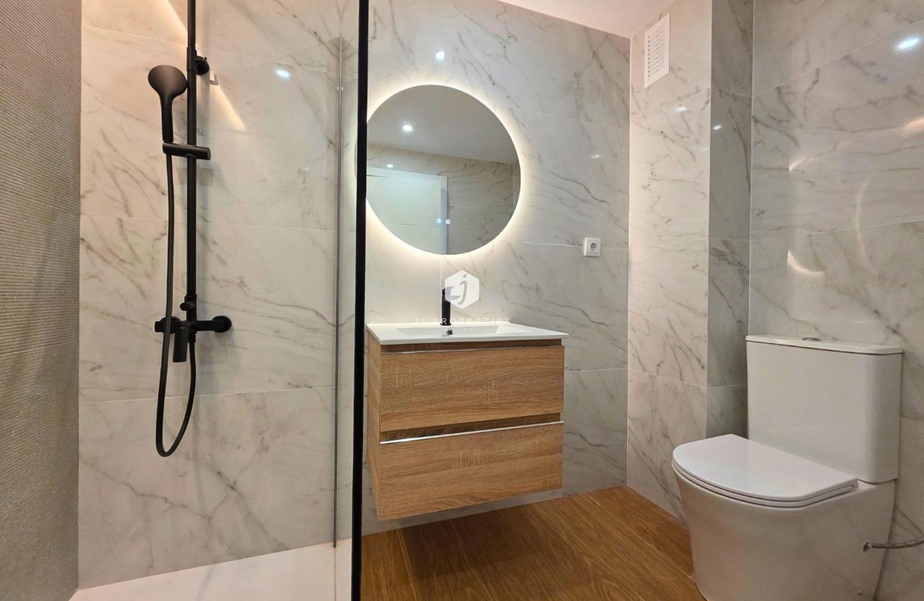 Tweedehands - Chalet -
Torrevieja - aguas nuevas