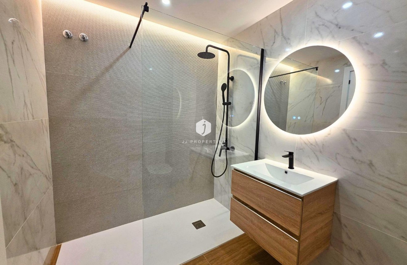 Tweedehands - Chalet -
Torrevieja - aguas nuevas