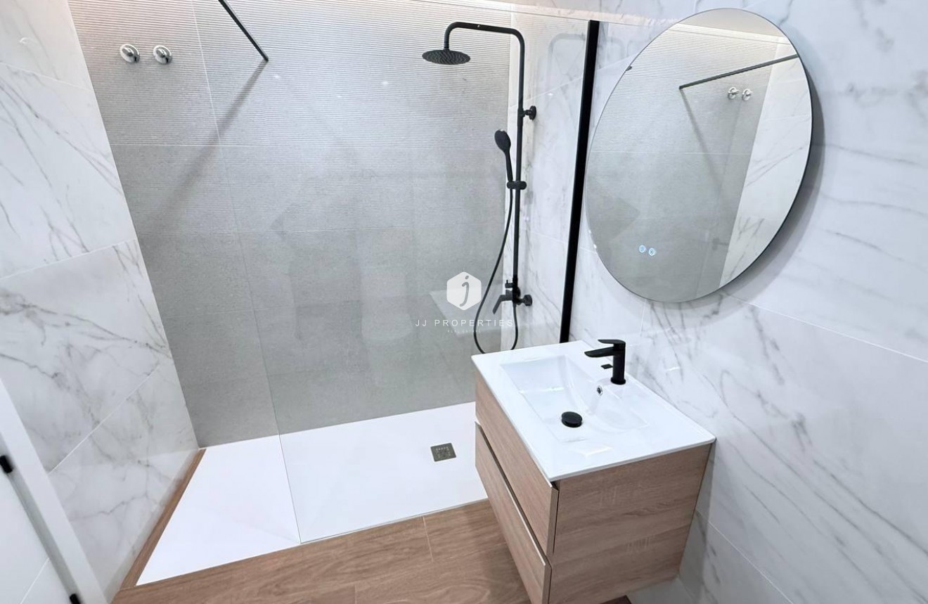 Tweedehands - Chalet -
Torrevieja - aguas nuevas