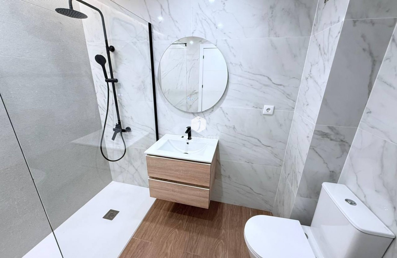 Tweedehands - Chalet -
Torrevieja - aguas nuevas