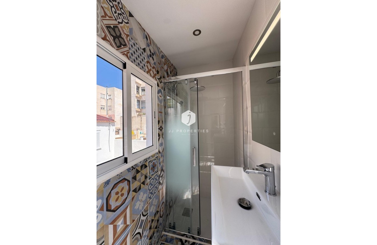 Tweedehands - Appartement / flat -
Torrevieja - Centro
