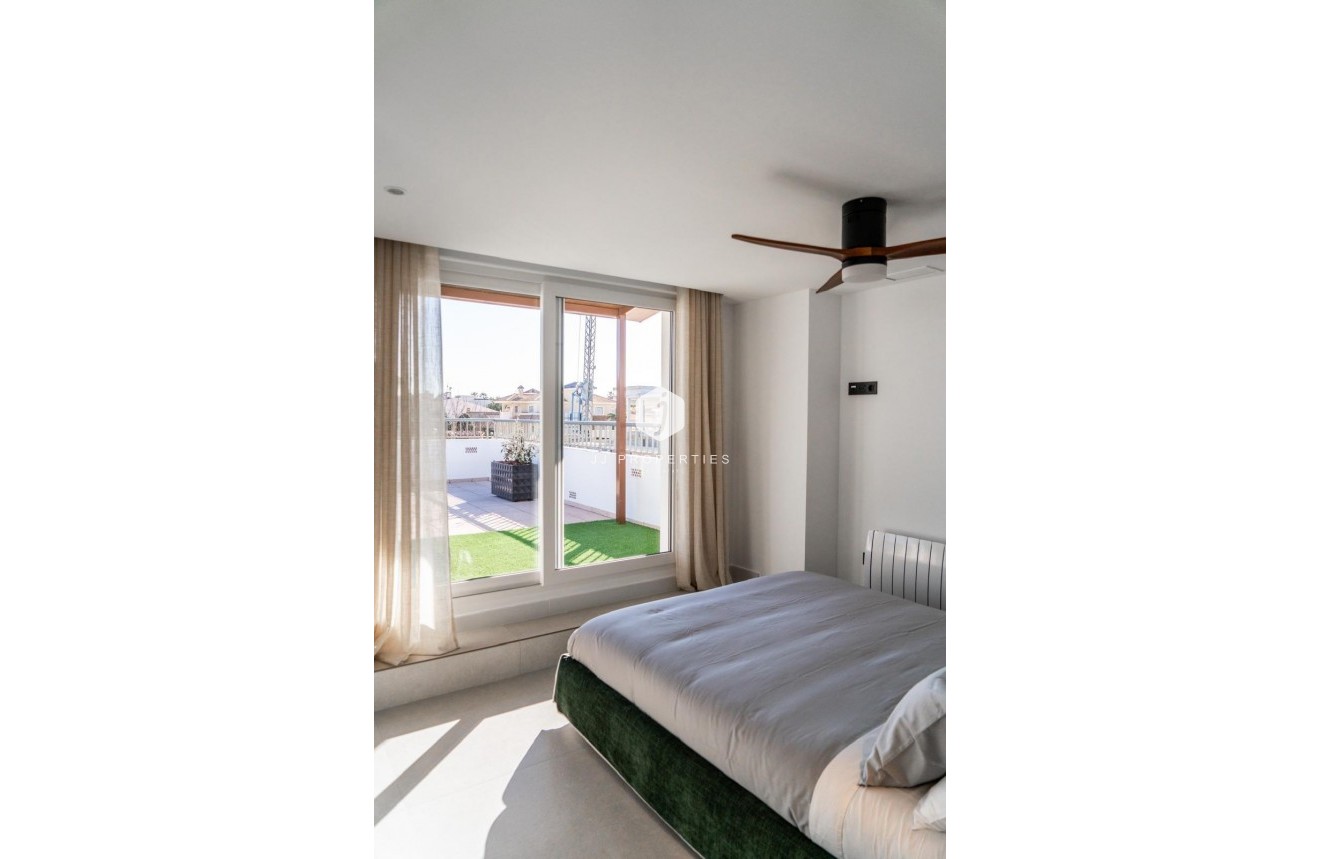 Tweedehands - Penthouse -
Orihuela Costa - La Regia