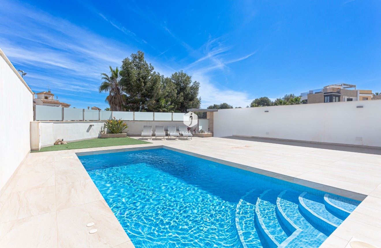D'occasion - Villa -
Orihuela Costa - Costa Blanca