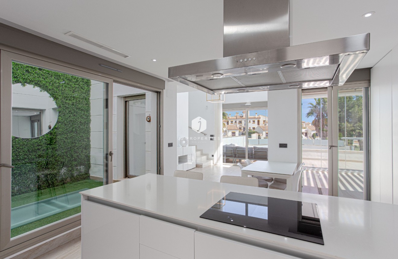 D'occasion - Villa -
Orihuela Costa - Costa Blanca