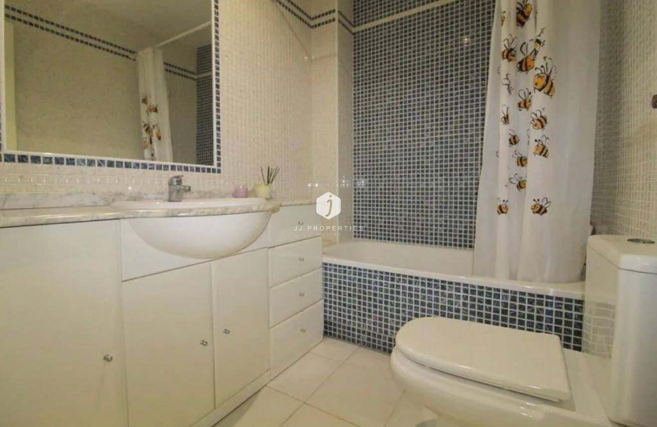 Tweedehands - Appartement / flat -
Torrevieja - Estacion de autobuses