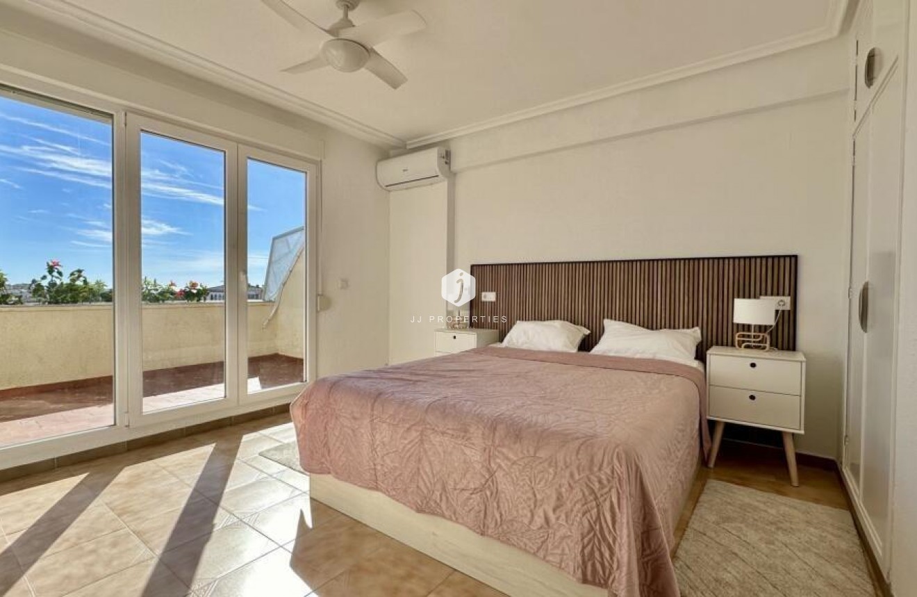 Tweedehands - Penthouse -
Torrevieja - Punta prima