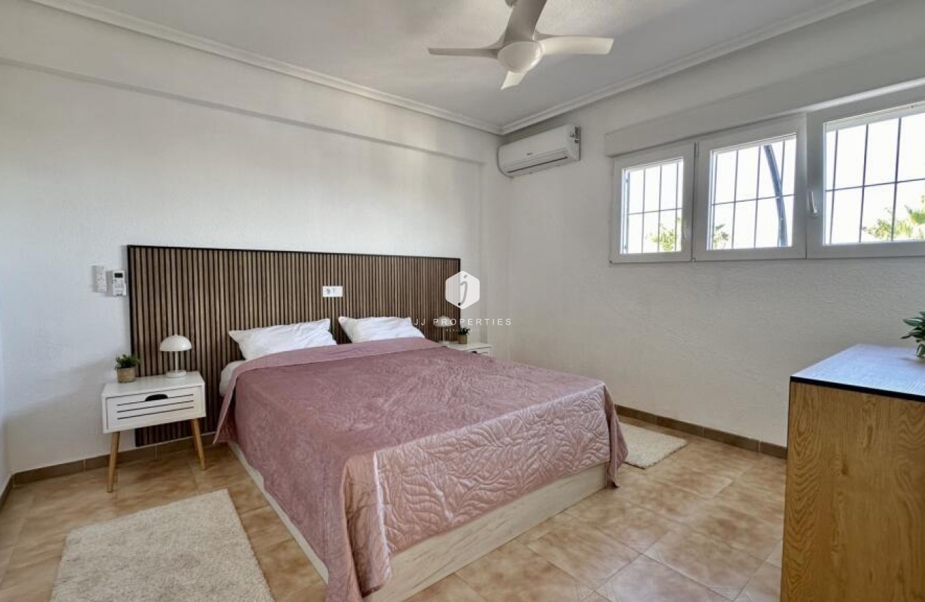 Tweedehands - Penthouse -
Torrevieja - Punta prima