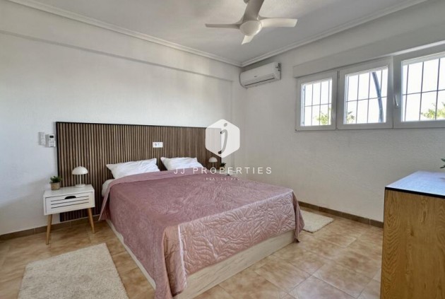 Tweedehands - Penthouse -
Torrevieja - Punta prima