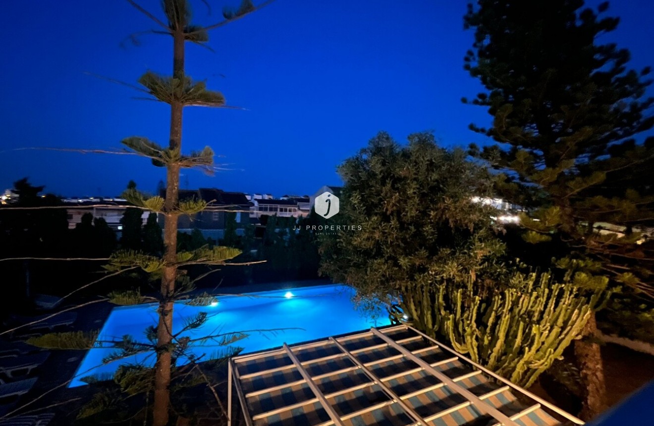 Tweedehands - Villa -
Los Balcones - Costa Blanca