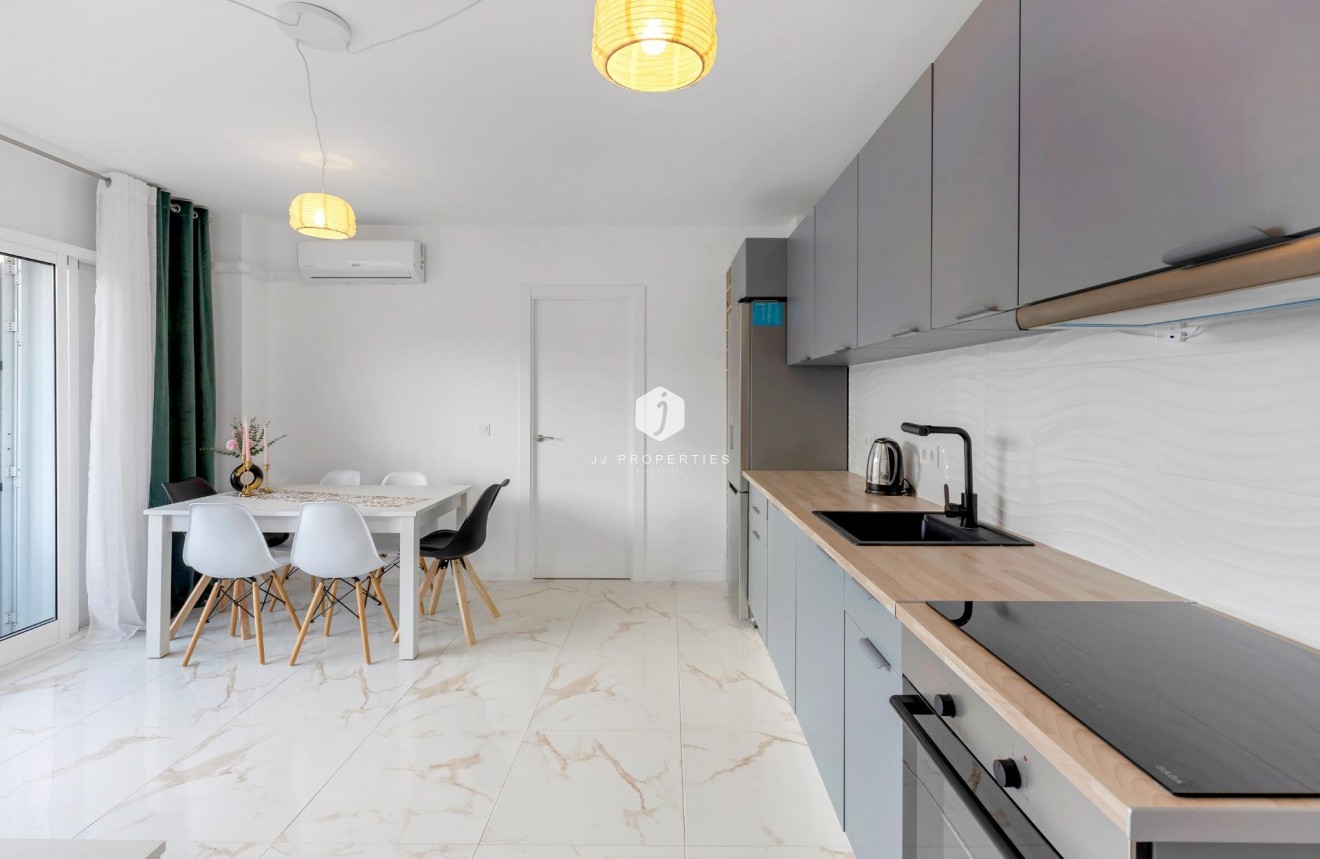 Tweedehands - Appartement / flat -
Torrevieja - La Mata