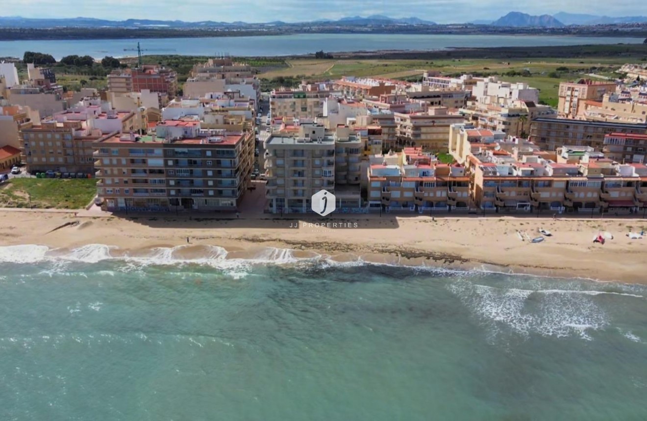 Tweedehands - Appartement / flat -
Torrevieja - La Mata