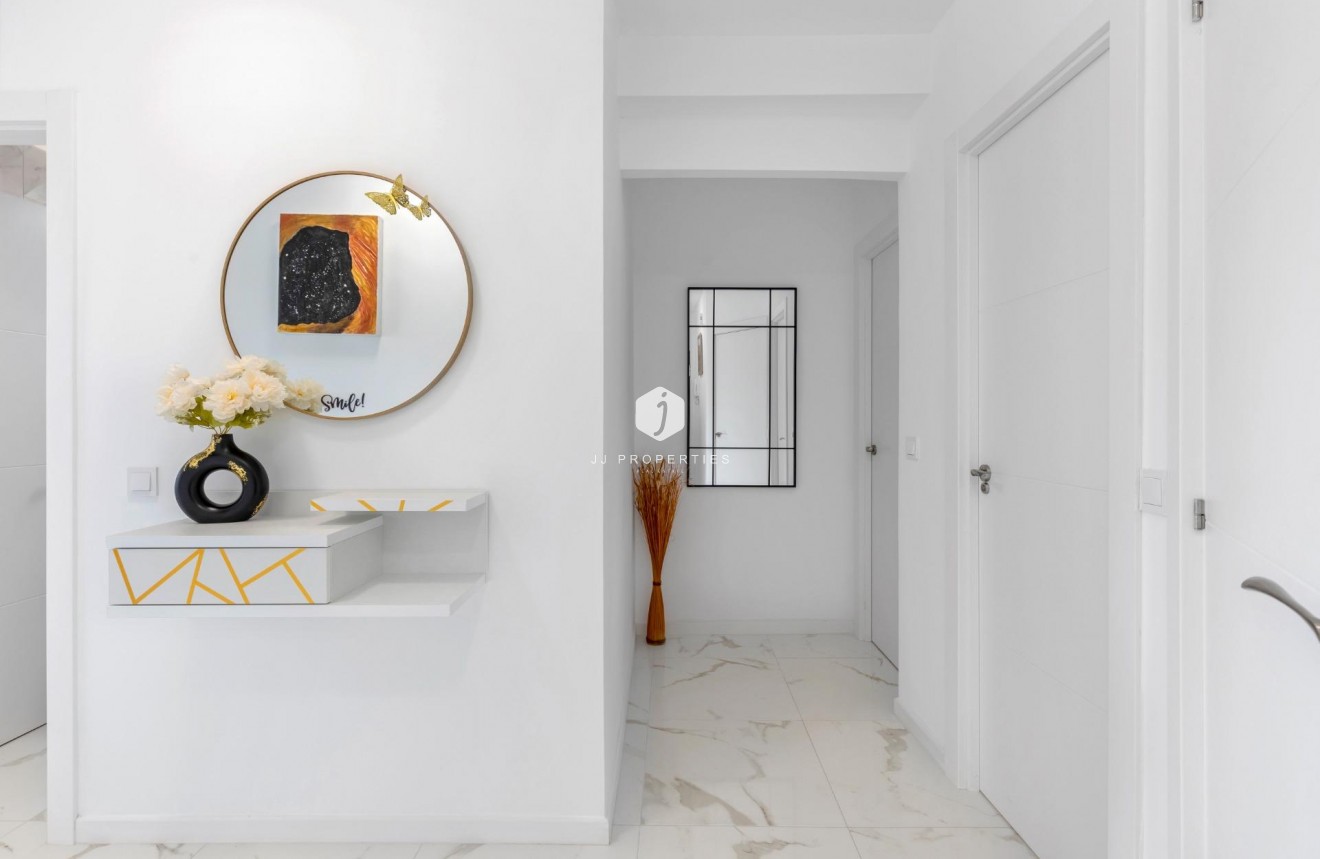 Tweedehands - Appartement / flat -
Torrevieja - La Mata