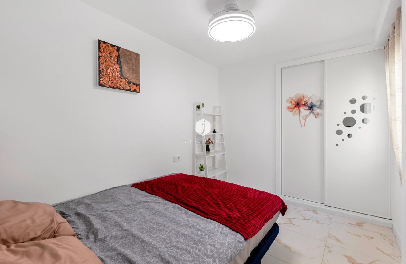 Tweedehands - Appartement / flat -
Torrevieja - La Mata