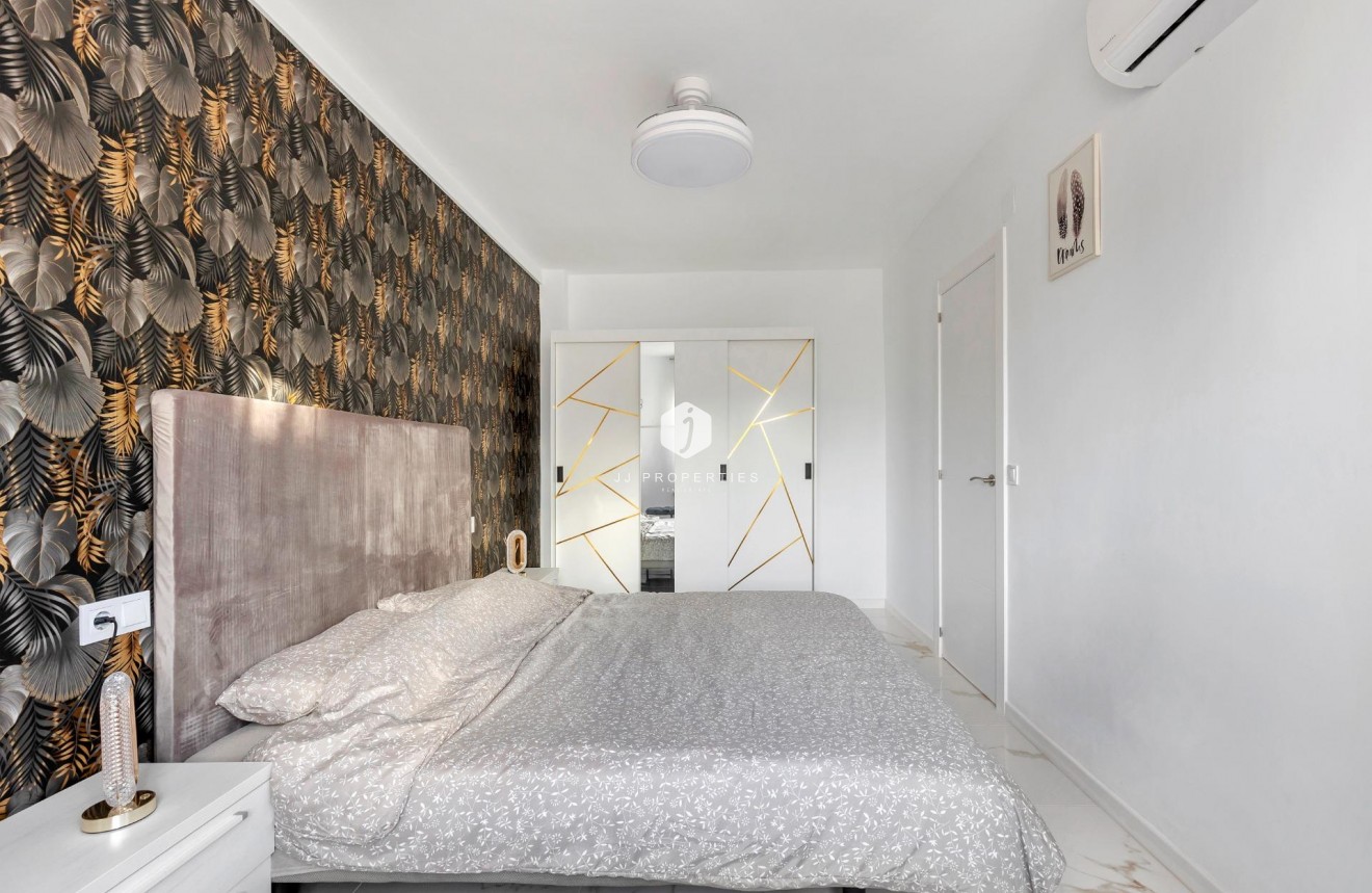 Tweedehands - Appartement / flat -
Torrevieja - La Mata