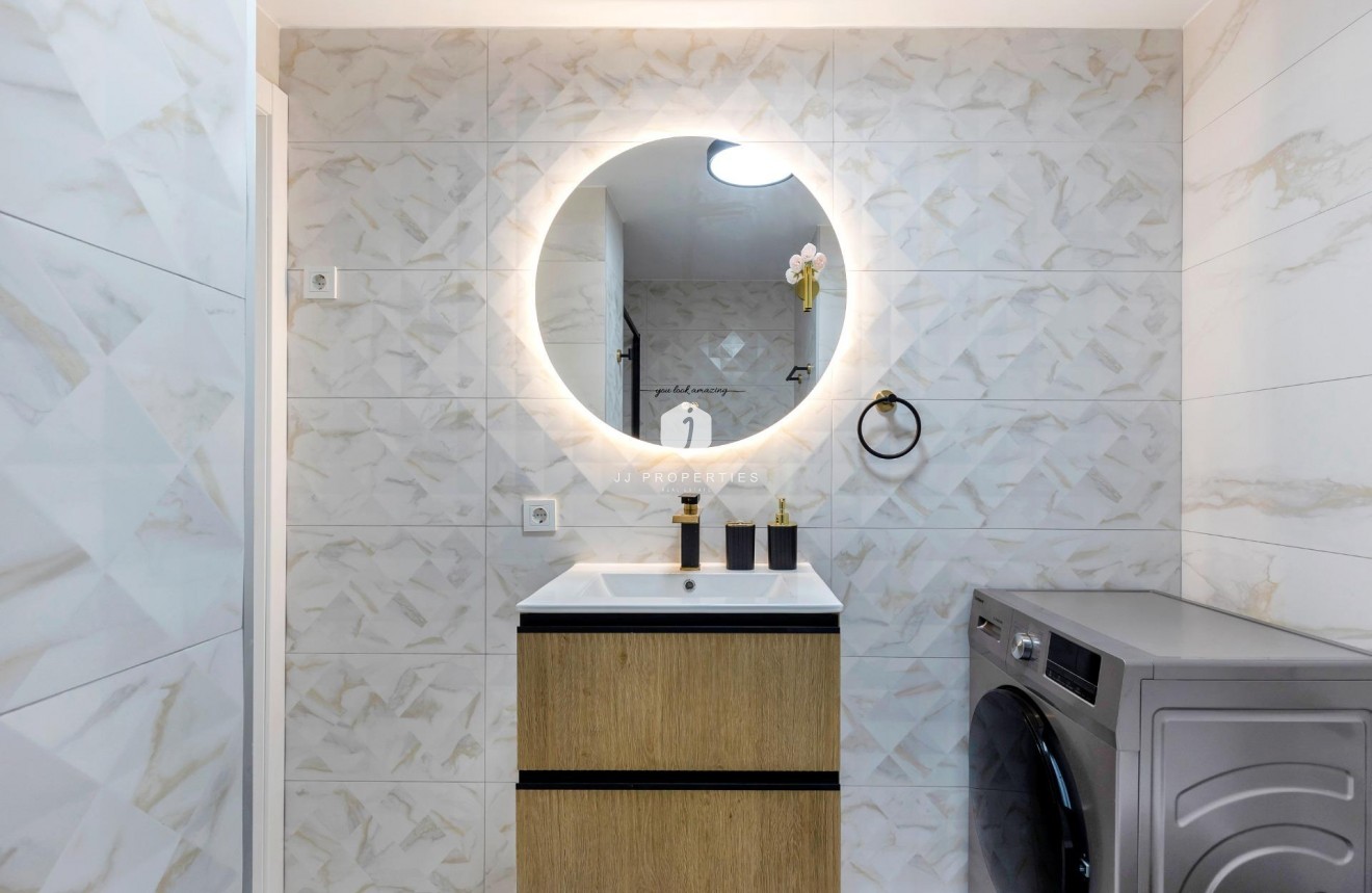 Tweedehands - Appartement / flat -
Torrevieja - La Mata