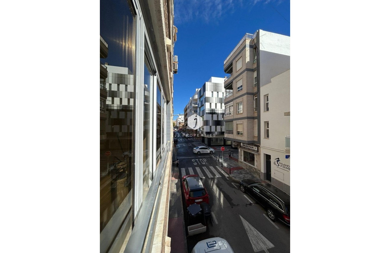 Tweedehands - Appartement / flat -
Torrevieja - Centro