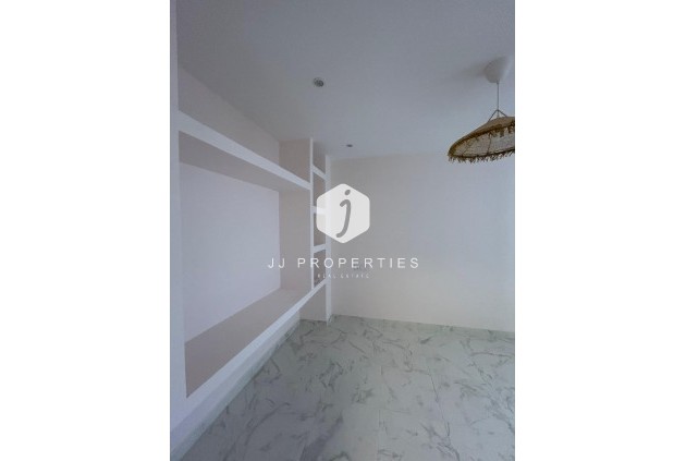 Tweedehands - Appartement / flat -
Torrevieja - Centro